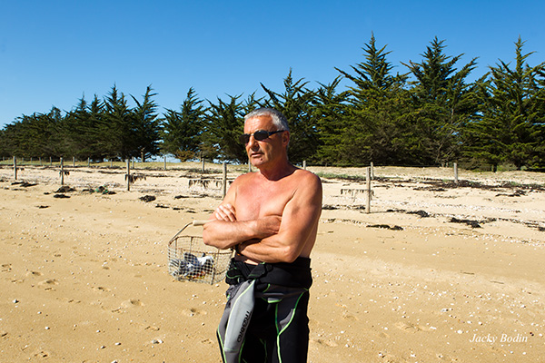 Philippe Michaud notre guide pour la pêche aux palourdes dans l'eau